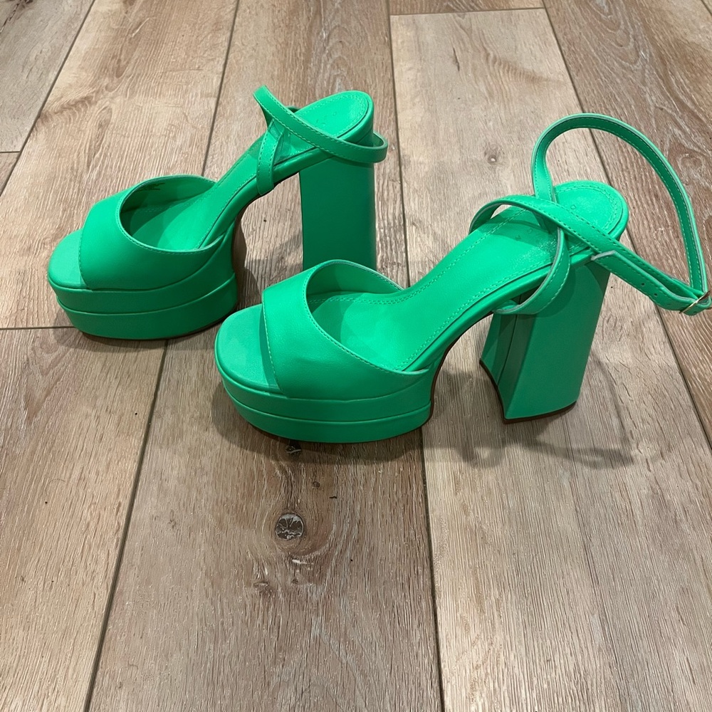 Green Open Toed Chunky Heel Platform Sandals Neve… - image 4